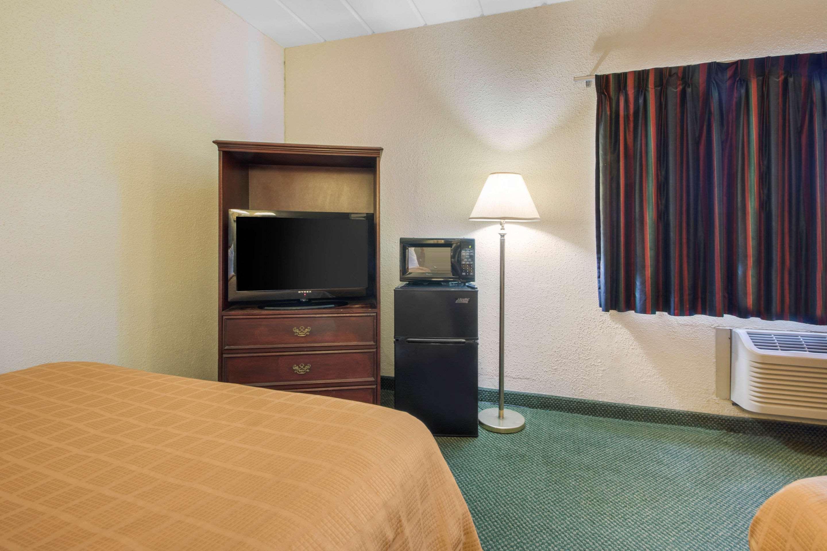 Econo Lodge Wisconsin Rapids Exterior photo