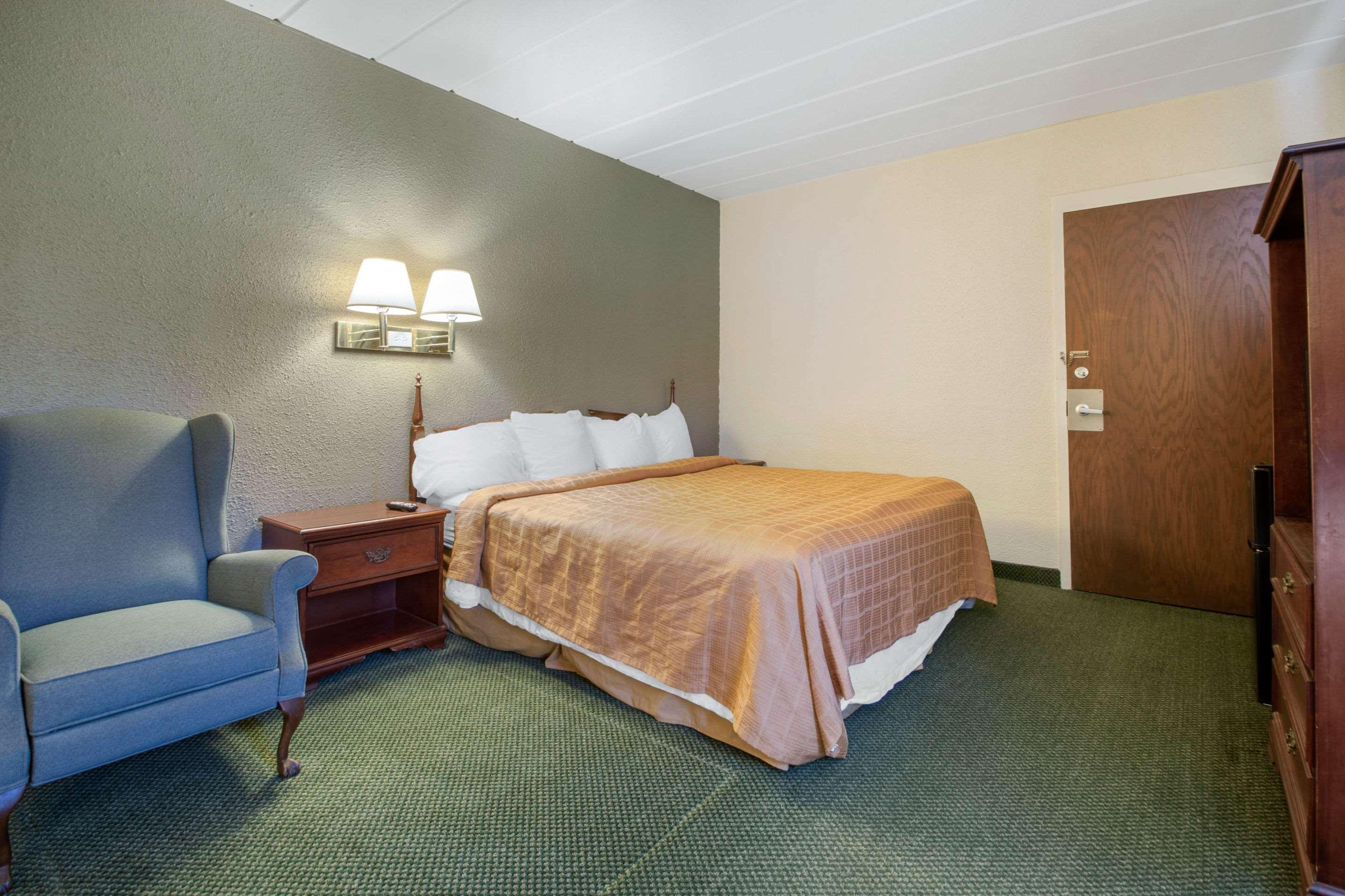 Econo Lodge Wisconsin Rapids Exterior photo