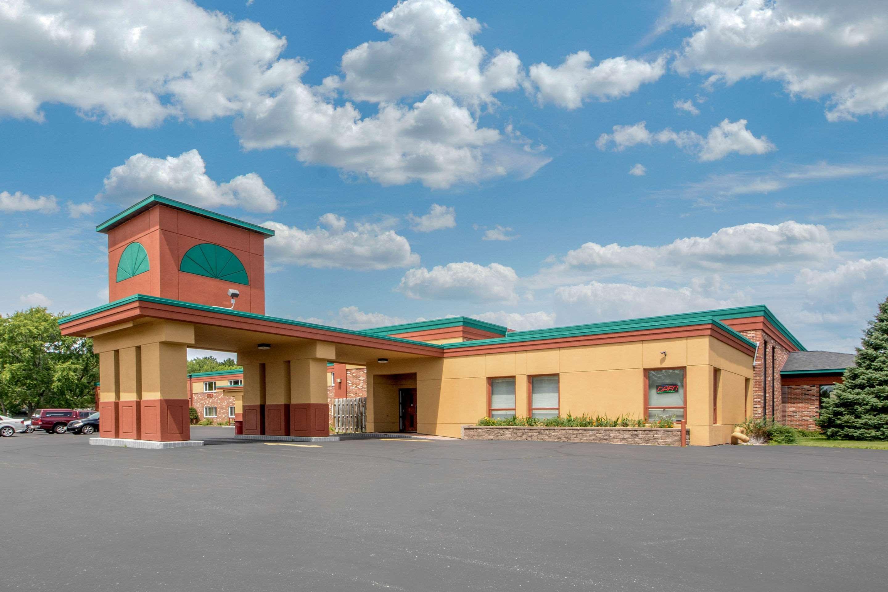 Econo Lodge Wisconsin Rapids Exterior photo