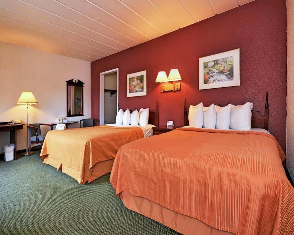 Econo Lodge Wisconsin Rapids Exterior photo